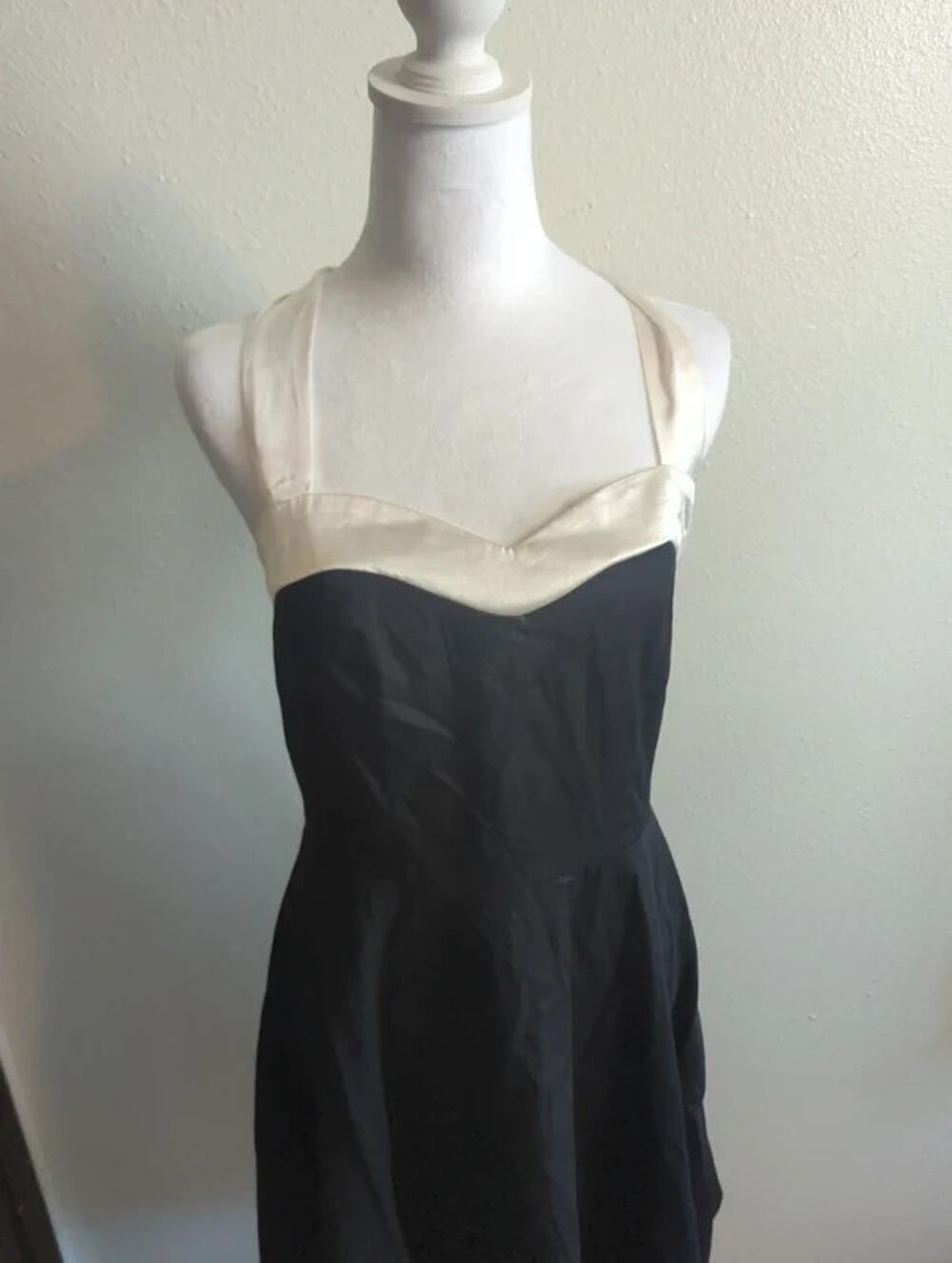 Dress Tells Brand women's dress